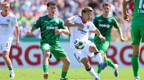 Eintracht Frankfurt steht erwartungsgemäß in der nächsten Runde des DFB-Pokals. In Koblenz setzt sich die SGE beim Oberligisten FV Engers durch. Kommentator: Steffen Bohleber.