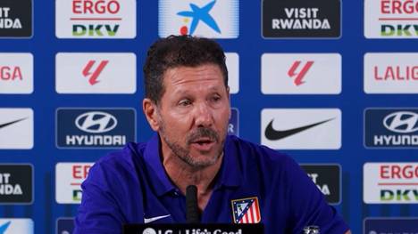 Es war die Transfer-Saga des Sommers: Am Ende bleibt Julian Alvarez doch bei Atletico Madrid und wechselt nicht zum FC Barcelona. Jetzt erklärt Atletico-Trainer Simeone, wie man aus der Situation trotzdem lernen kann.