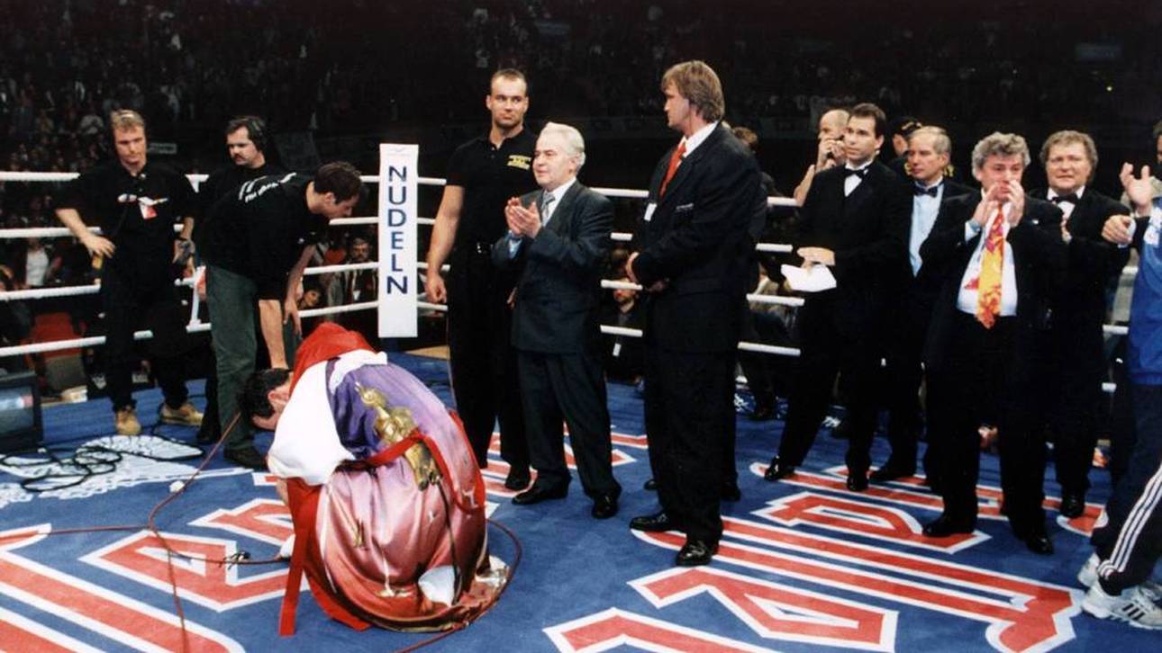 Henry Maske ist nach seiner einzigen Profi-Niederlage am Boden zerstört