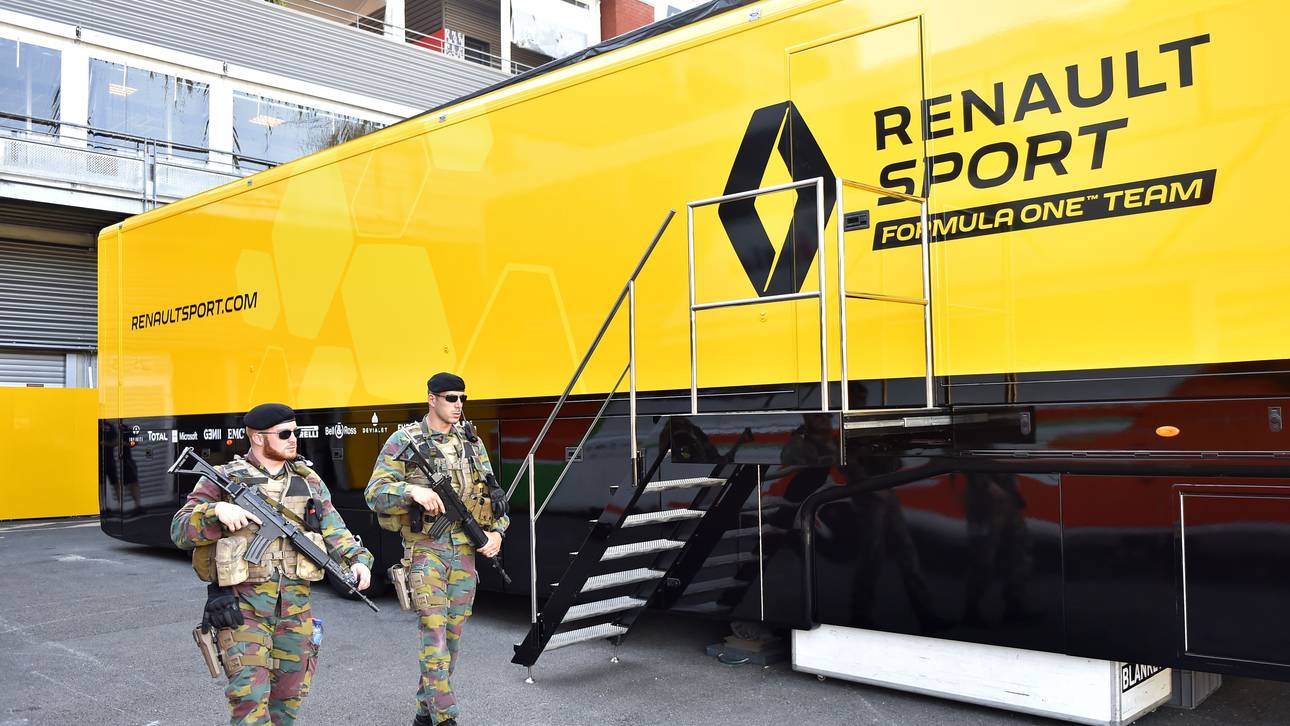 Renault-Truck verursacht Unfall