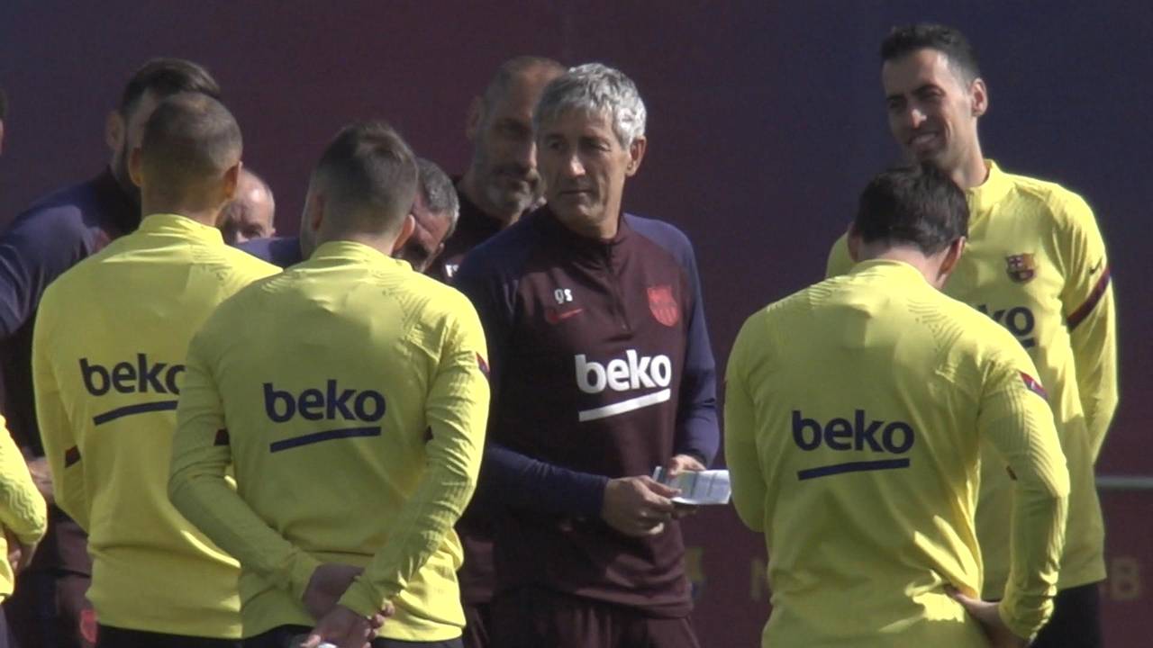Der FC Barcelona wird sich offenbar von Trainer Quique Setién trennen