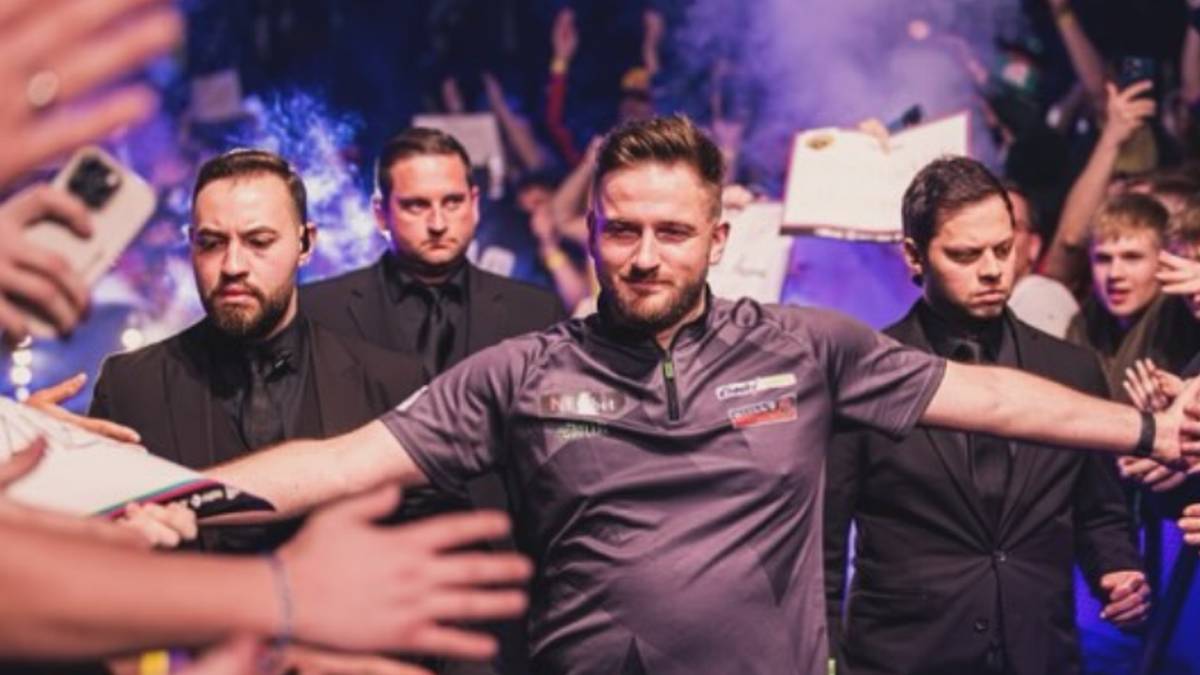 ARNO MERK (33)
WM-Teilnahmen: 1
Größter Erfolg: Sieger Super League
Weltranglistenposition: 166
Spitzname: -