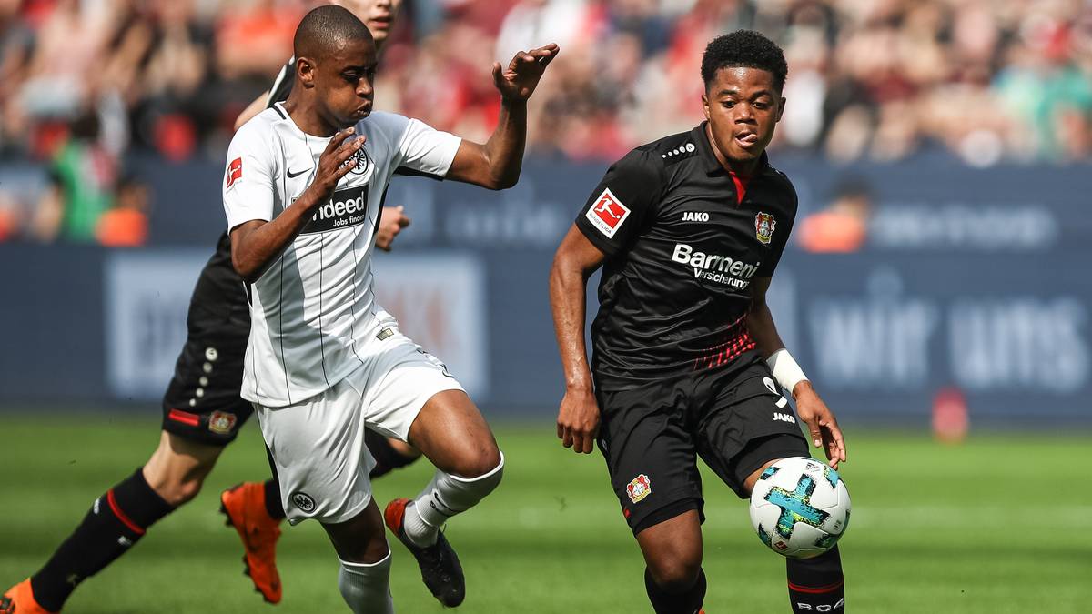 Die Werkself um Leon Bailey (r.) kommt konzentrierter auf das Feld. Die Folge: Julian Brandt trifft in der 20. Minute per Kopf zur Führung 