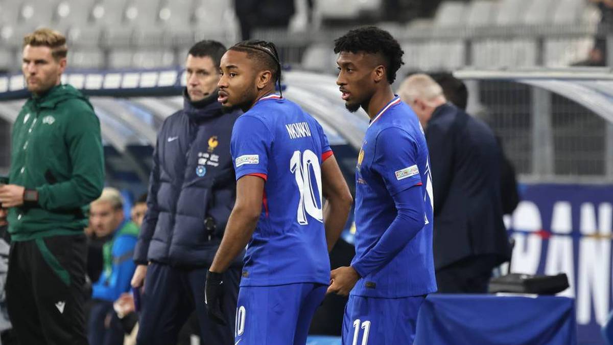 Für die beiden Ex-Bundesliga-Spieler ist in der prunkvoll besetzten französischen Offensive kein Platz. Während Christopher Nkunku bei Mailand nicht entscheidend auf sich aufmerksam machte, geriet der von Bayern nach Saudi-Arabien zu Al-Nassr gewechselte Kingsley Coman vollends aus Deschamps' Blickfeld.  