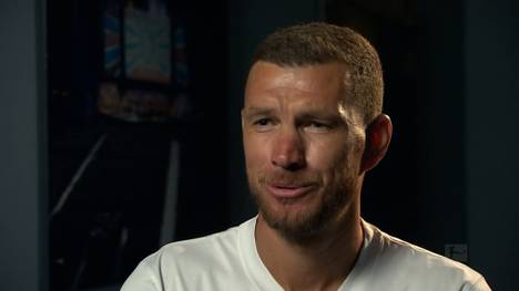 Mit 40 Jahren kehrt Edin Dzeko gemeinsam mit Schalke in die Bundesliga zurück. Dabei ist der Grund für die Fortsetzung seiner Karriere auch seine Familie. Das sorgte im Hause Dzeko aber für Gesprächsstoff.