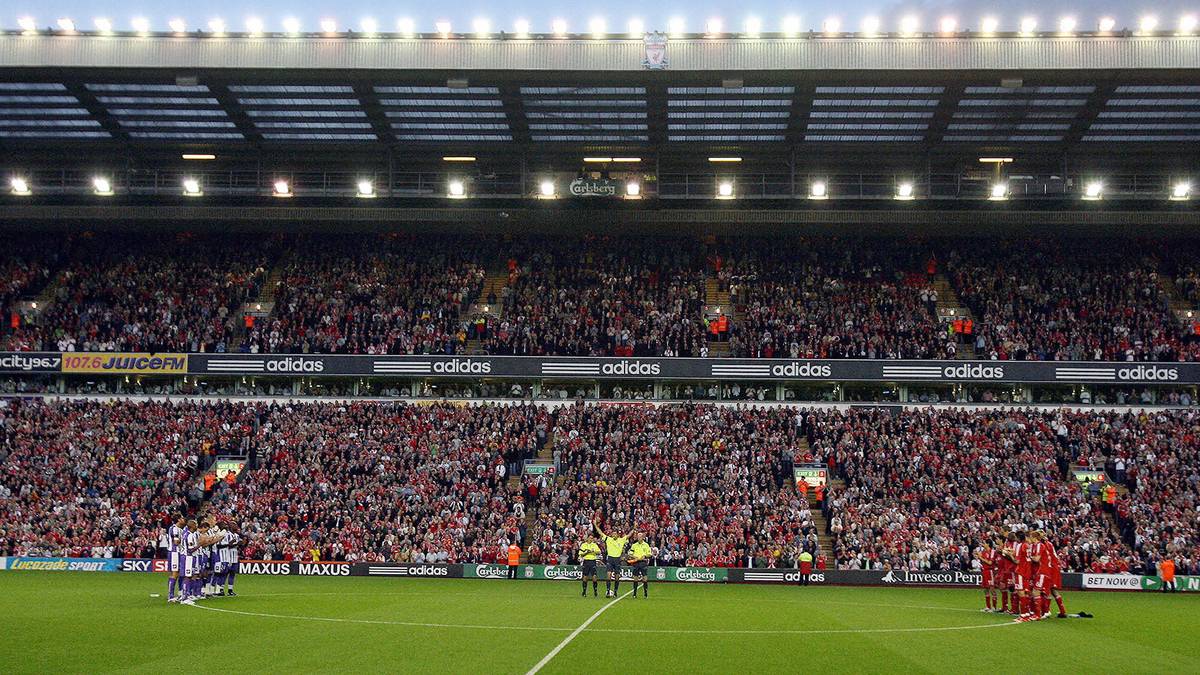 FC LIVERPOOL: Der Sportsgeist kann auch die erbittertsten Feindschaften im Fußball überwinden. Bestes Beispiel: Das Heimspiel des FC Liverpool gegen den FC Toulouse am 28. August 2007. Tags zuvor wird der 11-jährige Rhys Jones auf den Straßen Liverpools erschossen worden