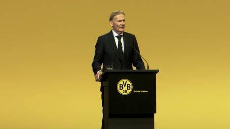 Auf der Jahreshauptversammlung blickt Hans-Joachim Watzke zurück und damit auch auf "tiefe Abgründe" des Vereins. 