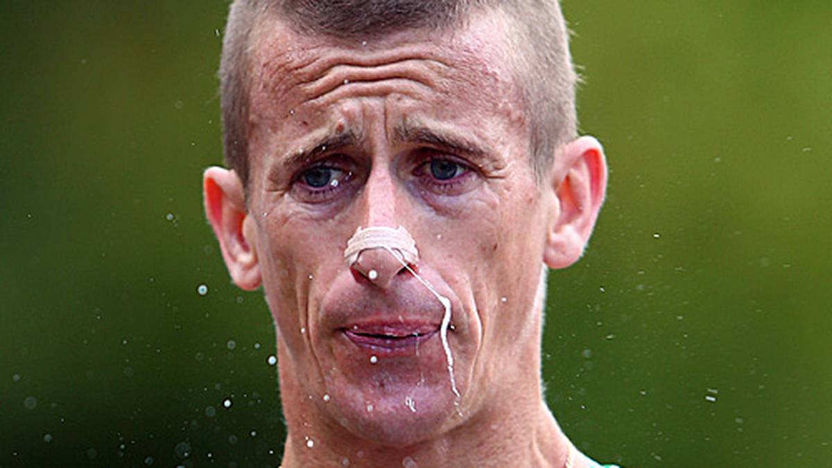 Der Ire Robert Heffernan hält lange gut mit, erträgt alle Schmerzen und die Schweizer Nässe, geht am Ende aber ohne Medaille nach Hause