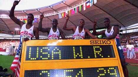 The U.S. 4x400m relay team, (L to R) Butch Reynolds, Andrew Valmon, Quincy Watts and Michael Johnson pose behind the score board after winning gold and setting a new world record with a time of 2:54.29 min at the Athletics World Championships in Stuttgart 22 August 1993. (Photo by Eric Feferberg / AFP)        (Photo credit should read ERIC FEFERBERG/AFP/Getty Images)