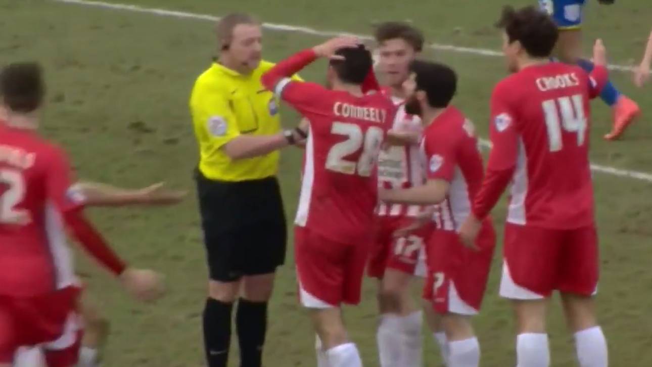 Ball im Tor, aber Schiri macht Pause