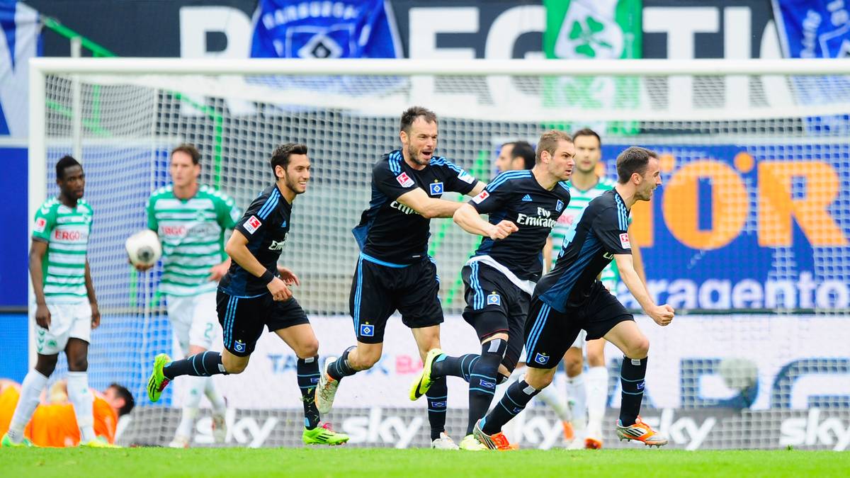 RELEGATION 2014: Weit muss man nicht zurückblicken, um Zittern und Bangen beim HSV zu finden. Nach einer desolaten Saison 2013/14 muss Hamburg schon letztes Jahr in die Relegation. Nur durch das Auswärtstor von Pierre-Michel Lasogga rettet sich der HSV - nach 1:1 und 0:0 gegen Zweitligist Greuther Fürth aber ohne Sieg und wenig ruhmreich