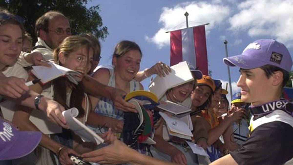 Nun heißt es in Willingen ein letztes Mal Autogramme schreiben, ein letztes Mal für Fotos posieren, ehe der Abschied von der großen Skisprung-Bühne erfolgt