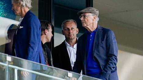 Franz Beckenbauer ist mal wieder in einem Stadion anzutreffen