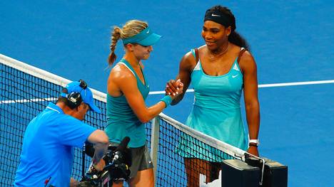 Handshake zwischen Serena Williams (r.) und Eugenie Bouchard (l.)