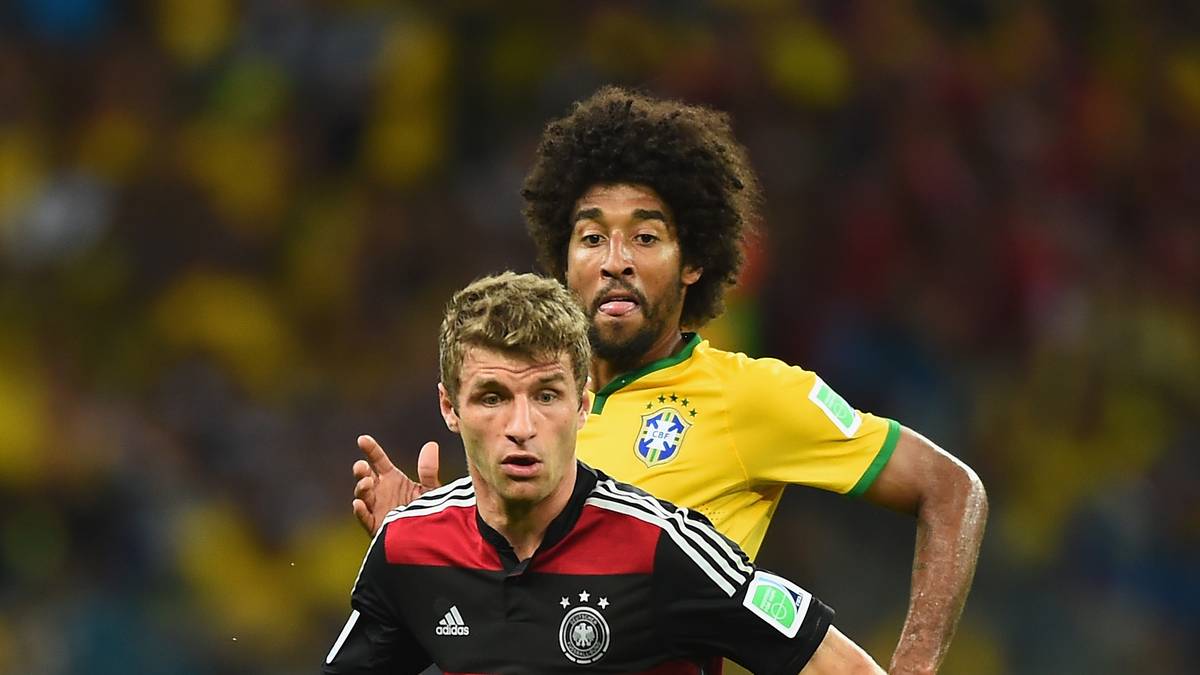 Sein einziger Turniereinsatz ist sein 14. und letztes Länderspiel. Erreicht danach auch in München und Wolfsburg nicht mehr früheres Niveau. Seit 2016 in Nizza aktiv