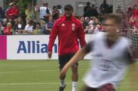 Beim Training des FC Bayern München am Tegernsee fällt auf, was für eine Art von Trainer Vincent Kompany ist.