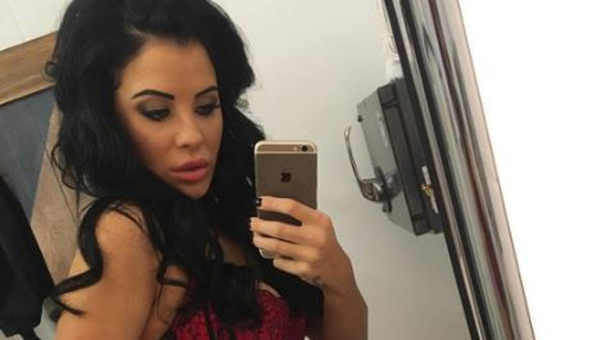 Ihr Freund, Manchester Uniteds Youngster Timothy Fosu-Mensah, muss gegen FK Rostov (21:05 Uhr im LIVETICKER) ran. Mit Carla Howe hat Mensah einen wirklich guten Fang gemacht. Nach Medienberichten ist er mit dem Model Carla Howe zusammen