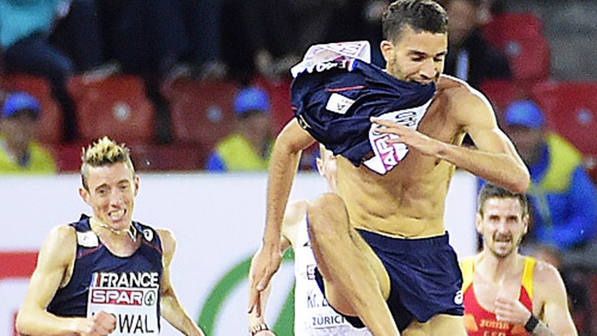 Tag 3: Dümmer hat wohl noch nie jemand ein Goldmedaille weggeschmissen. Im Gefühl des sicheren Sieges über 3000m Hindernis reißt sich Titelverteidiger Mahiedine Mekhissi-Benabbad schon weit vor dem Ziel das Trikot vom Leib und wird disqualifiziert