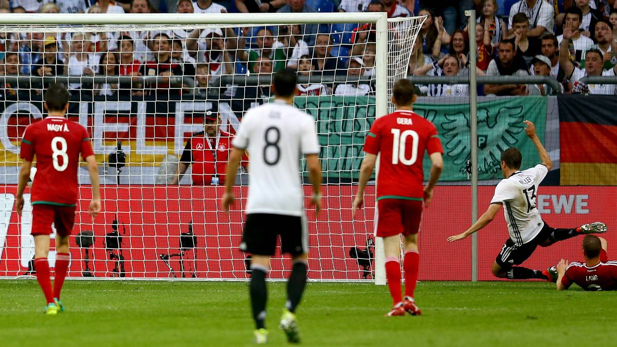 EM 2016, DEUTSCHLAND - UNGARN (2:0): Im letzten Test vor der WM schlägt das Löw-Team die Ungarn in der Schalker Arena. Ein Eigentor von Adam Lang und ein Abstauber von Thomas Müller...
