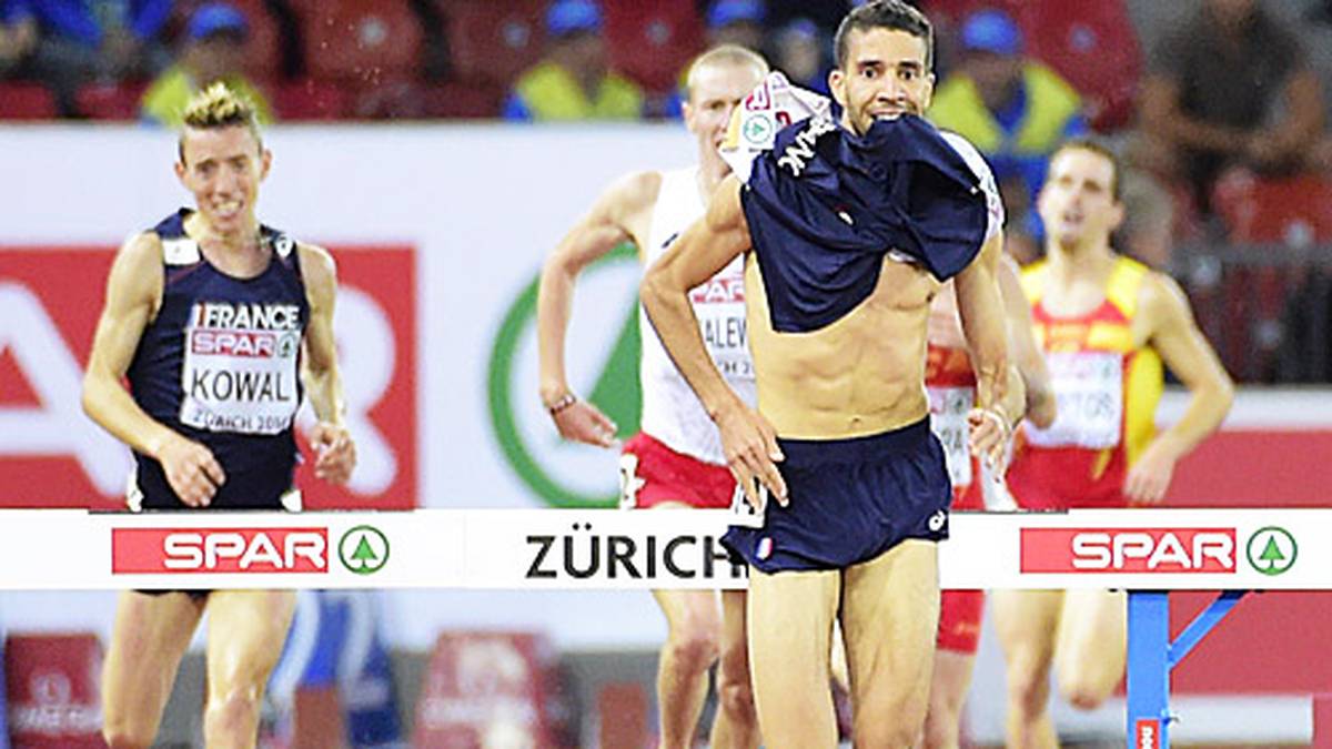 Mahiedine Mekhissi-Benabbad entledigte sich schon vor Überqueren der Ziellinie seines Trikots