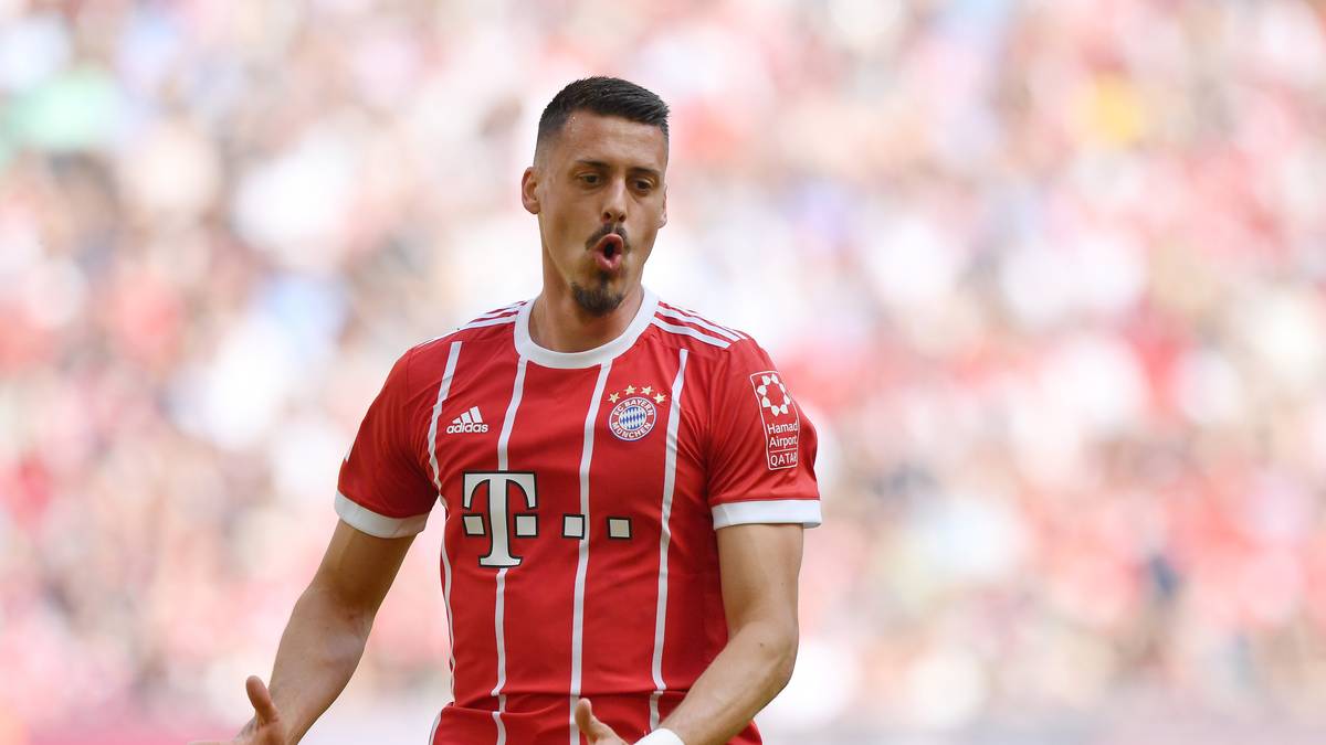 Unterstützung erhält der Pole ab der Winterpause von SANDRO WAGNER, der aus Hoffenheim zurückkehrt. In 14 Einsätzen gelingen ihm starke acht Treffer. THOMAS MÜLLER (29/8) wird eher auf dem rechten Flügel eingesetzt
