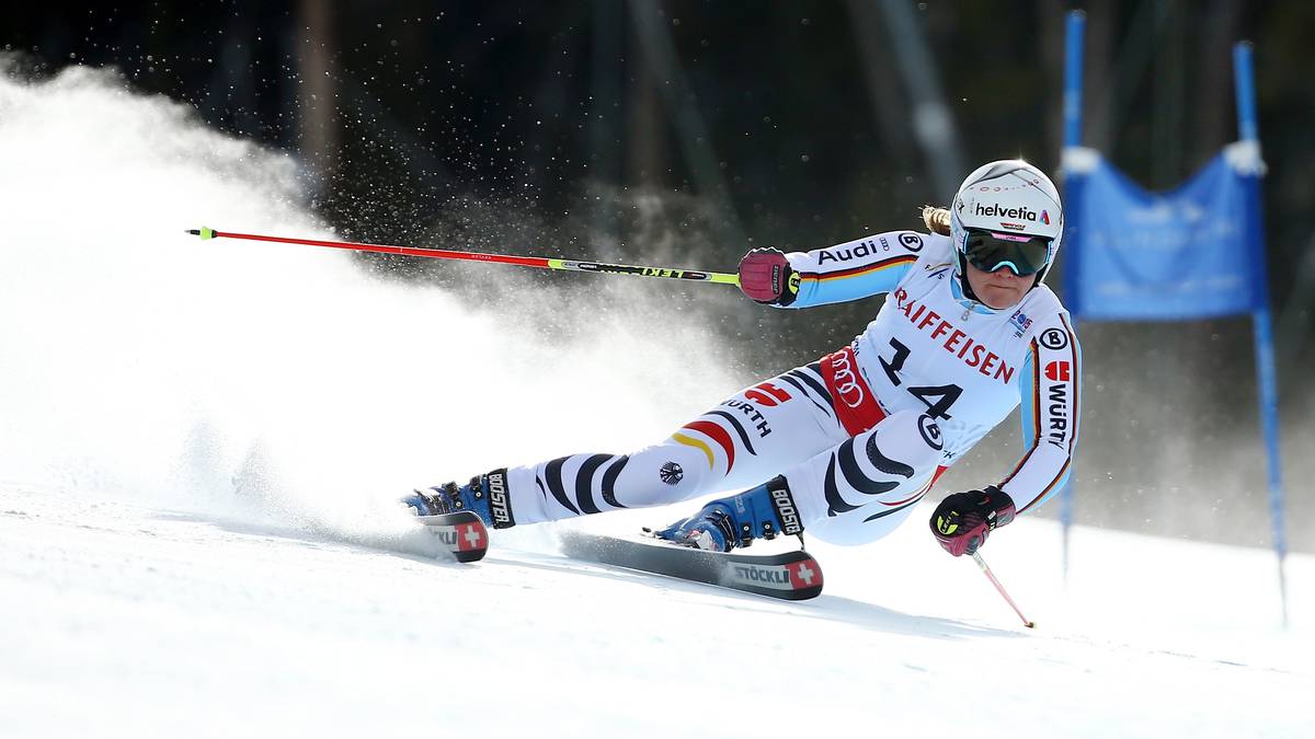 Die deutsche Hoffnung heißt Viktoria Rebensburg. Die Olympiasiegerin von 2010 in dieser Disziplin landet auf einem ordentlich elften Platz und darf auf eine Medaille hoffen