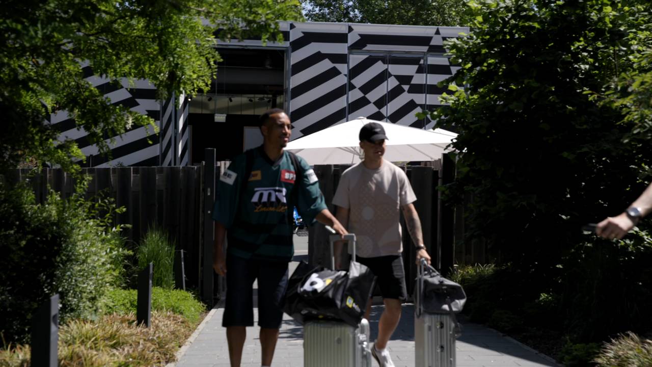 Ronaldo-Vergleich! DFB-Star scherzt bei Ankunft