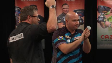 Rob Cross und James Wade liefern sich ein Darts-Duell der Extraklasse. Wade siegt mit 5:2 und einem 3-Darts_Average von über 112 Punkten.