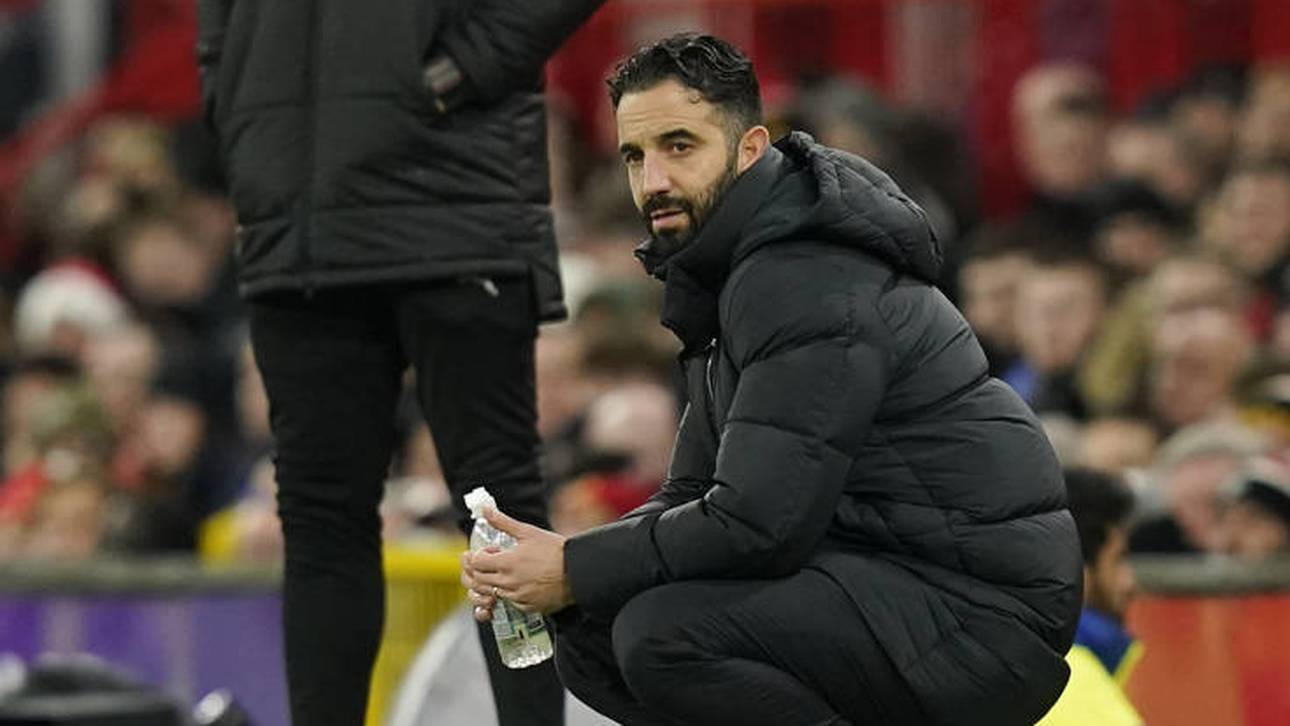 Rúben Amorim geht an der Seitenlinie in die Hocke