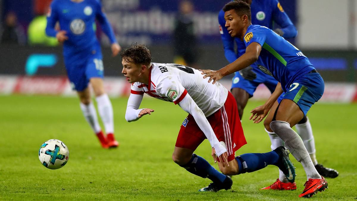 32. SPIELTAG, VFL WOLFSBURG - HAMBURGER SV: Die Hamburger Fans erinnern sich sehnsüchtig an den letzten Spieltag der vergangenen Saison und die Rettung gegen Wolfsburg. Doch in Wolfsburg bleibt es dabei, dass der HSV nicht gewinnen kann. Wieder einmal reicht es nur zu einem Remis. PROGNOSE: Nach 32 Spielen hat der HSV 27 Punkte