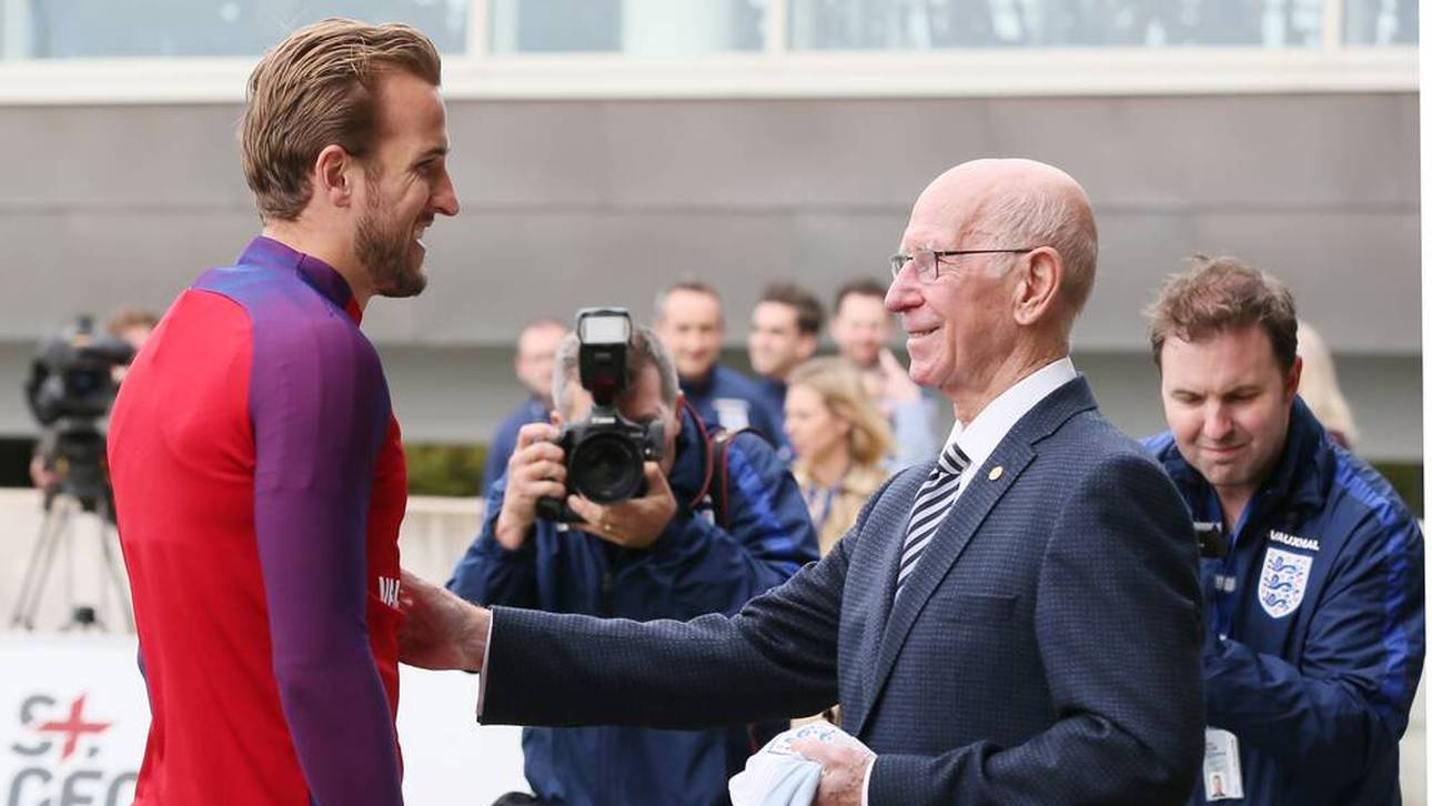 Kane gedenkt Charlton emotional