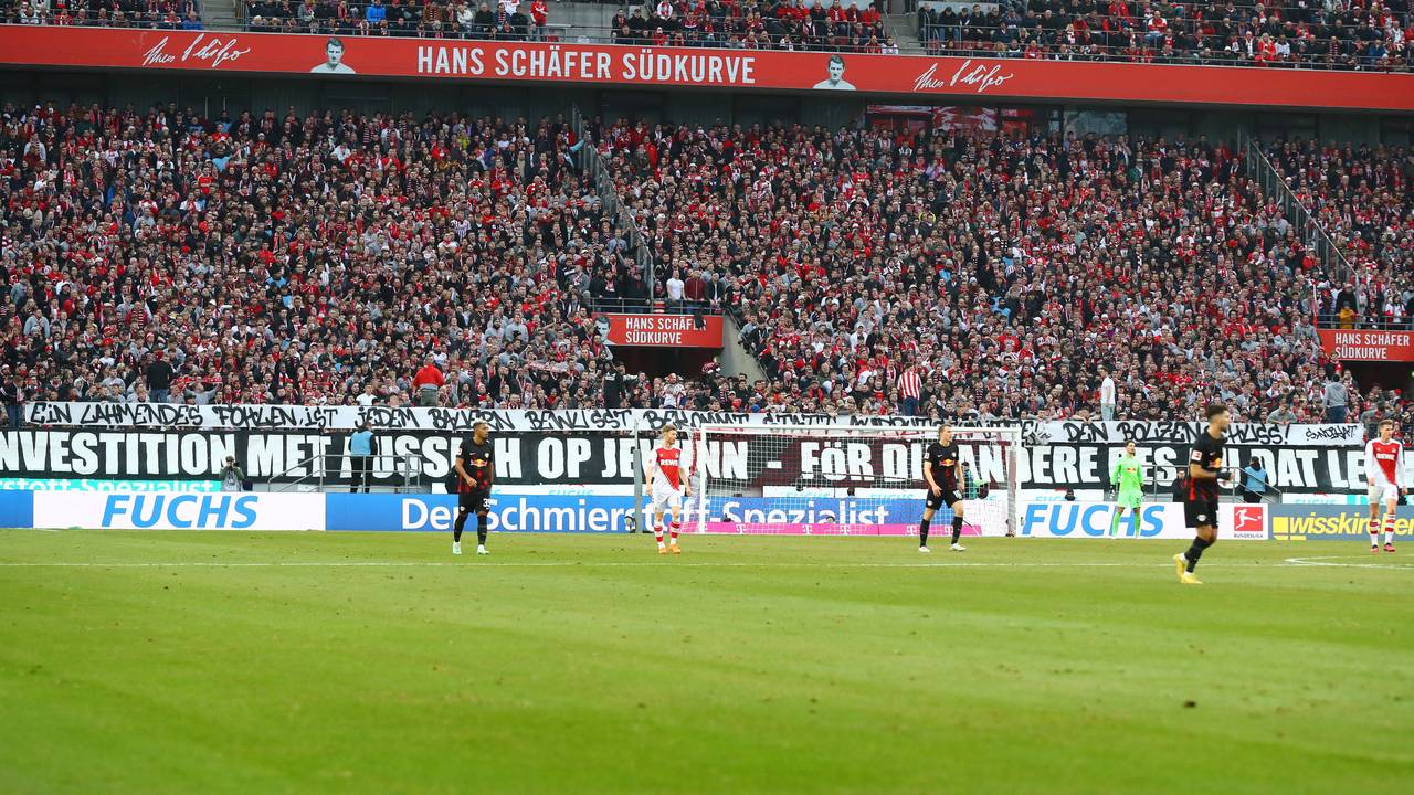 Hass-Plakate von Köln-Fans gegen Eberl haben Folgen