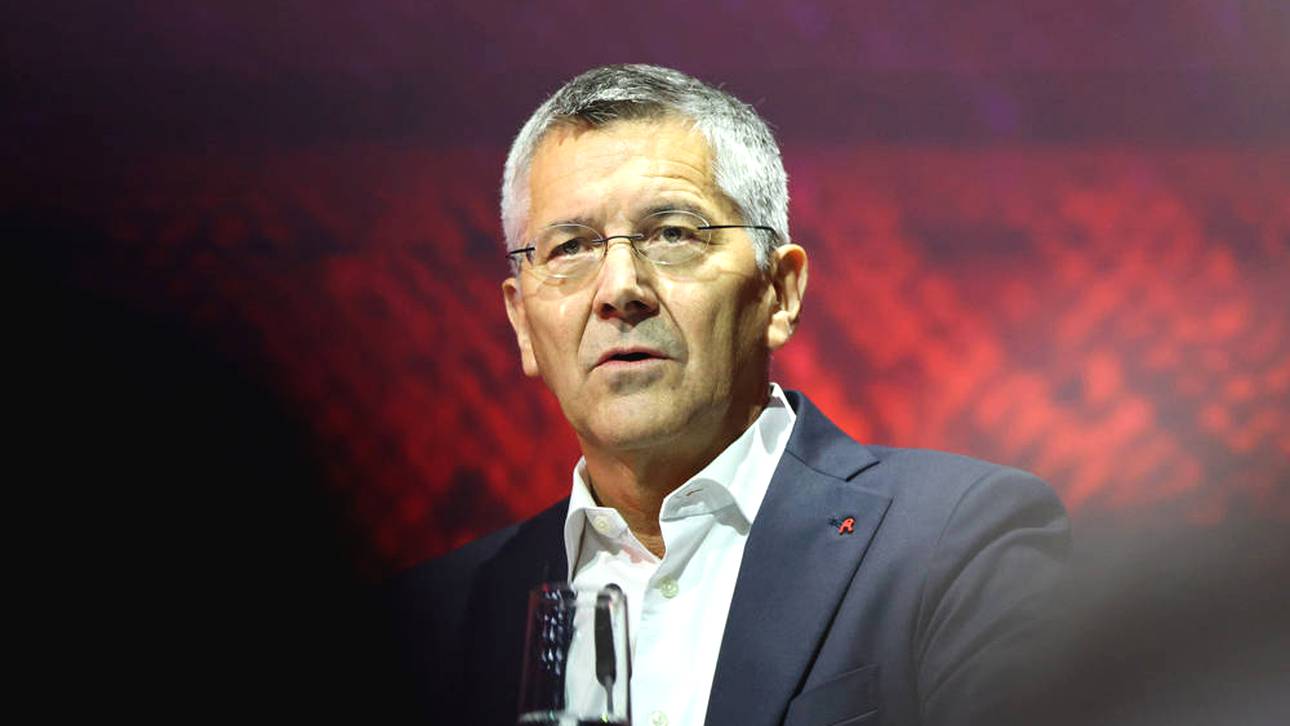 Herbert Hainer bei der Jahreshauptversammlung des FC Bayern