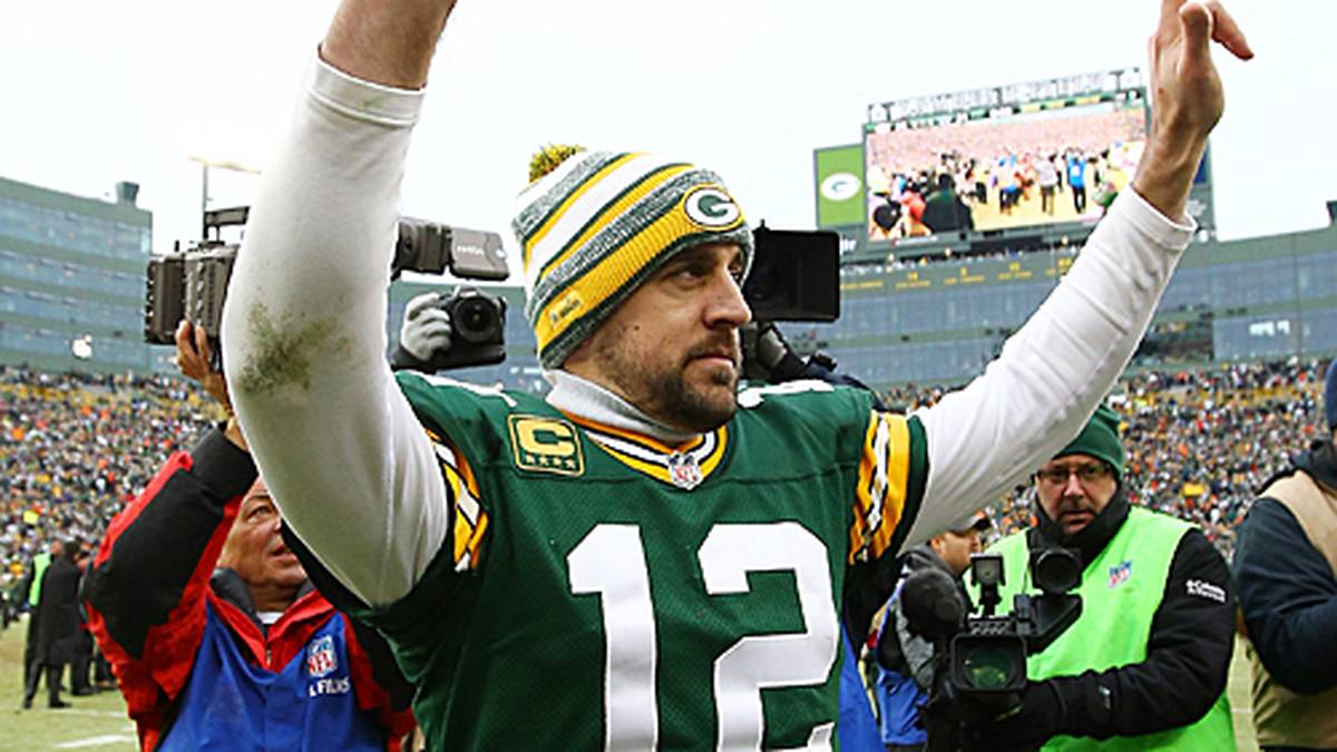 Aaron Rodgers lässt sich als tapferer Krieger für den Sieg trotz Wadenverletzung feiern...
