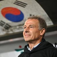 Südkorea hat beim Debüt von Ex-Bundestrainer Jürgen Klinsmann gegen Kolumbien einen Zwei-Tore-Vorsprung verspielt. 
