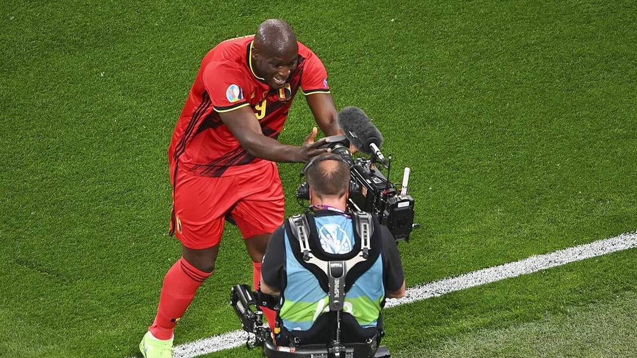 Lukaku mit besonderer Eriksen-Geste