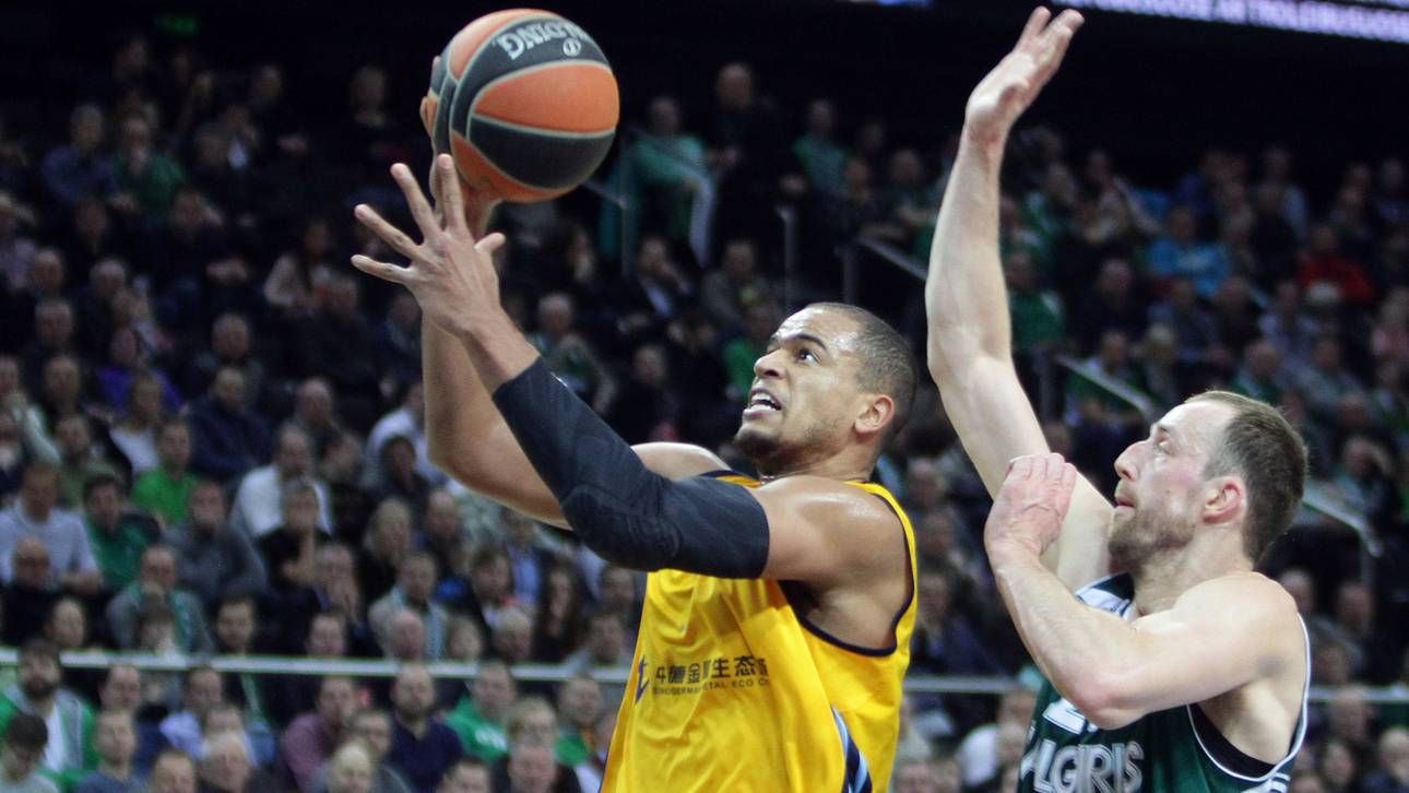 Alex King  (l.) erhielt bei ALBA Berlin für die kommende Saison keinen Vertrag mehr