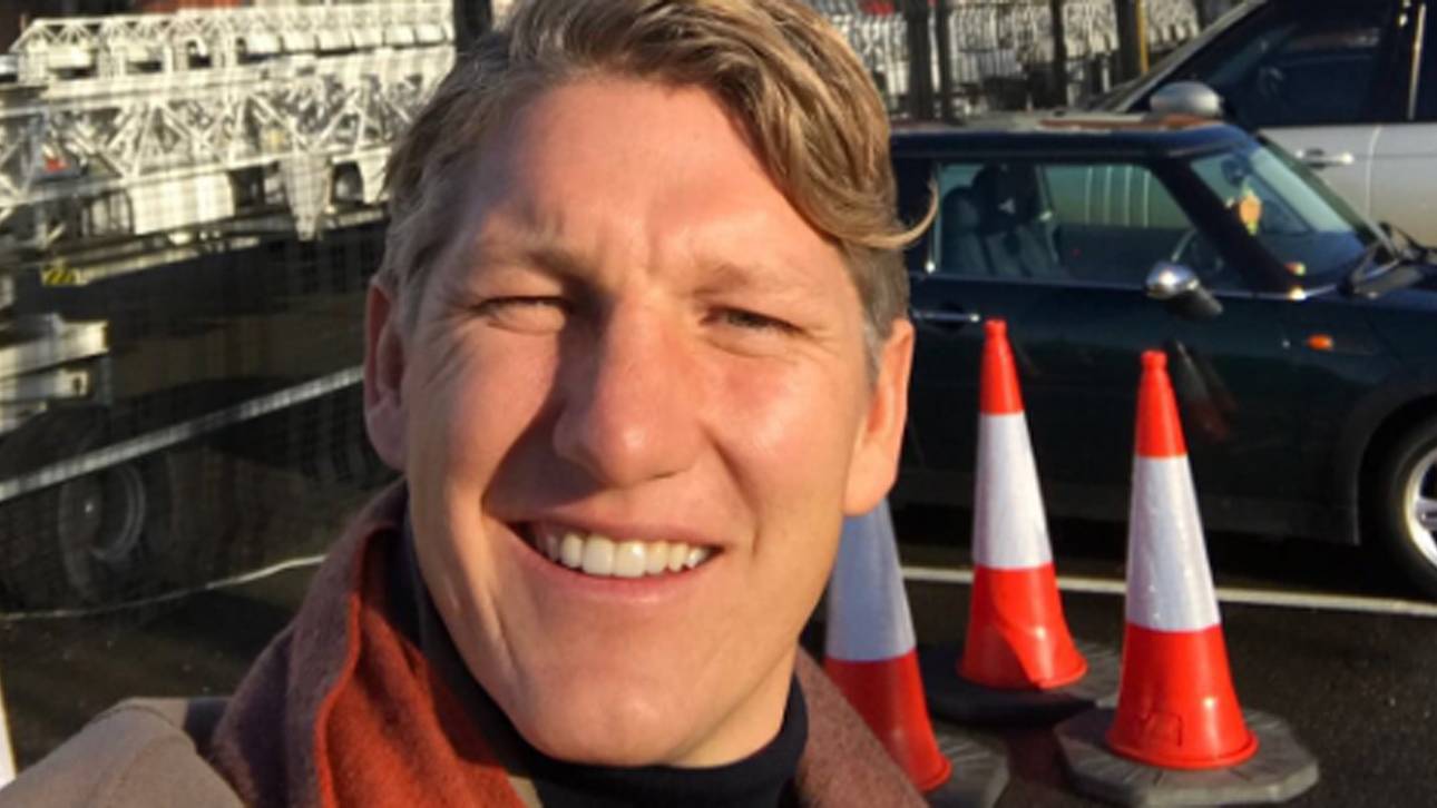 Schweinsteiger zu spät, Fans witzeln
