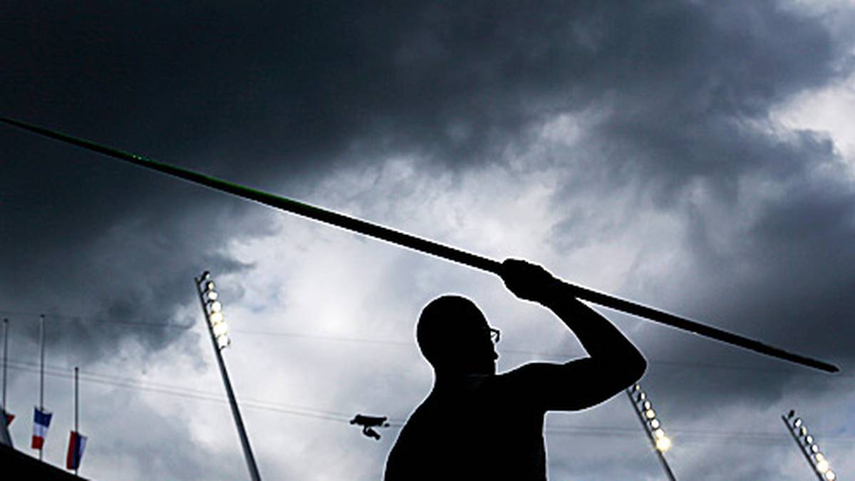 Der Speer steht aber auch bei den Männern im Fokus. Die Qualifikation liefert auch spektakuläre Bilder