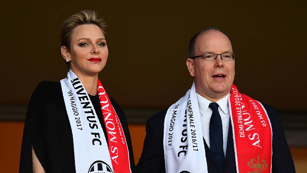 Das Spektakel lassen sich auch Prinz Albert II. von Monaco und seine Frau Charlene nicht entgehen