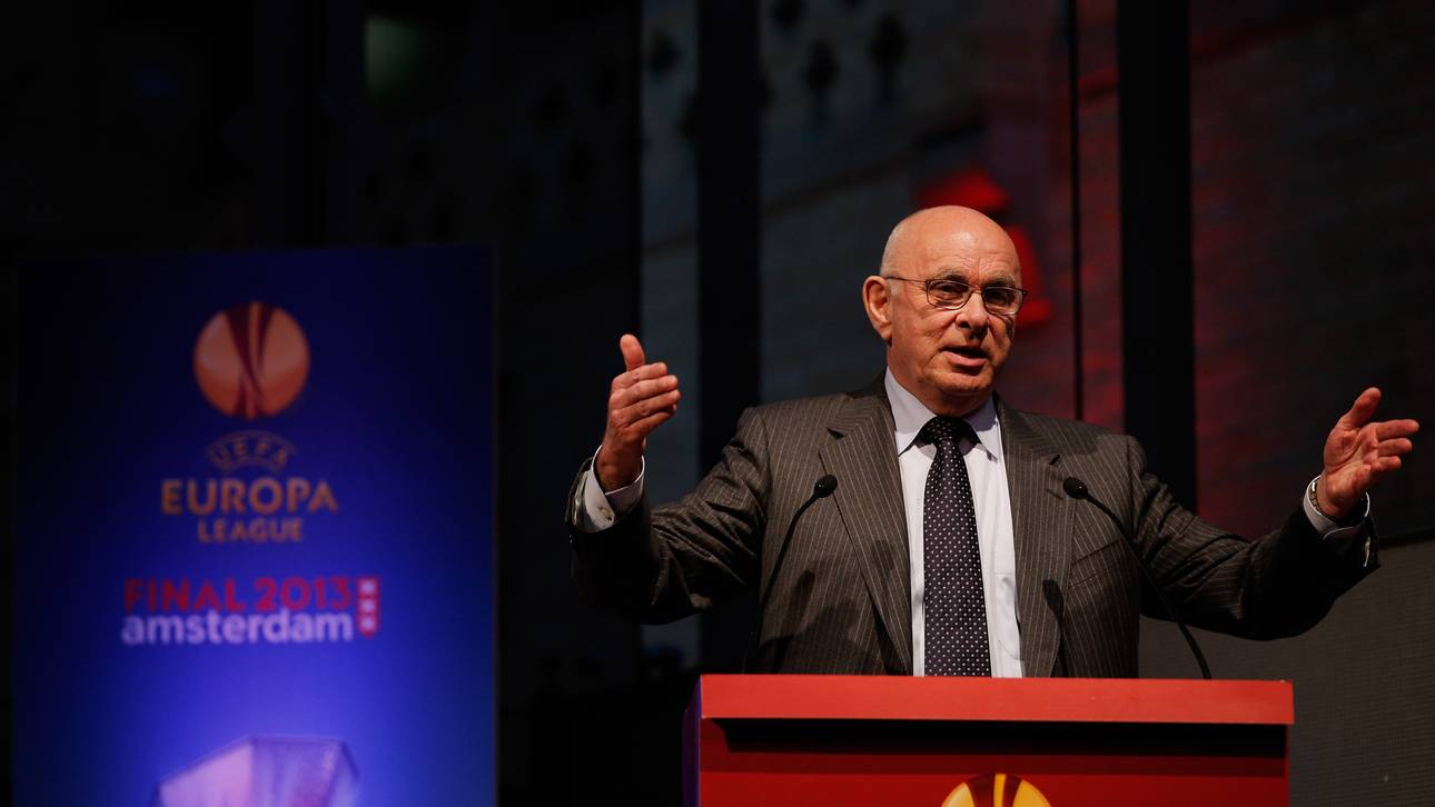 Der Niederländer Michael van Praag fordert Joseph S. Blatter heraus
