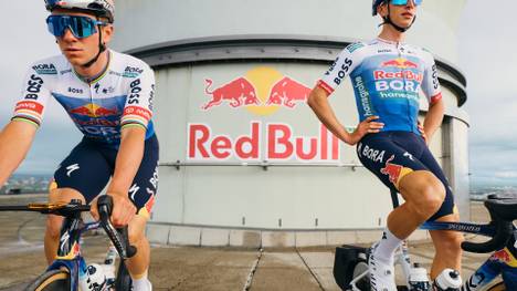 Das Radsportteam Red Bull – BORA – hansgrohe hat auf dem Münchner Olympiaturm sein Sondertrikot für die Tour de France 2026 präsentiert. Das Design rückt die Zahl 13 in den Mittelpunkt, die im Radsport traditionell als Mythos gilt, für die beiden Kapitäne Florian Lipowitz und Remco Evenepoel jedoch als persönlicher Glücksbringer fungieren soll.