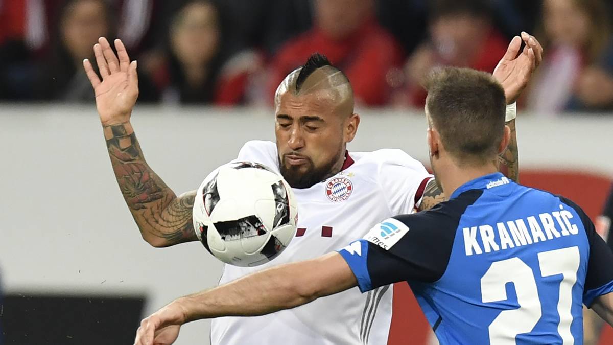 In der zweiten Hälfte erhöhen Artuo Vidal und die Bayern den Druck. Hoffenheim kann sich nur noch sporadisch befreien und es sieht so aus, als könne der Rekordmeister zügig zum Ausgleich kommen