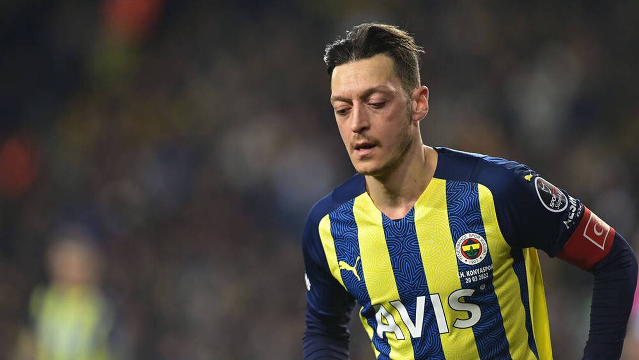 Basler rechnet mit Özil ab