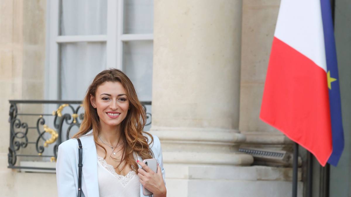 Auch Rachel Legrain-Trapani, ehemalige Miss Frankreich und Freundin von Benjamin Pavard, ist schon ganz aufgeregt