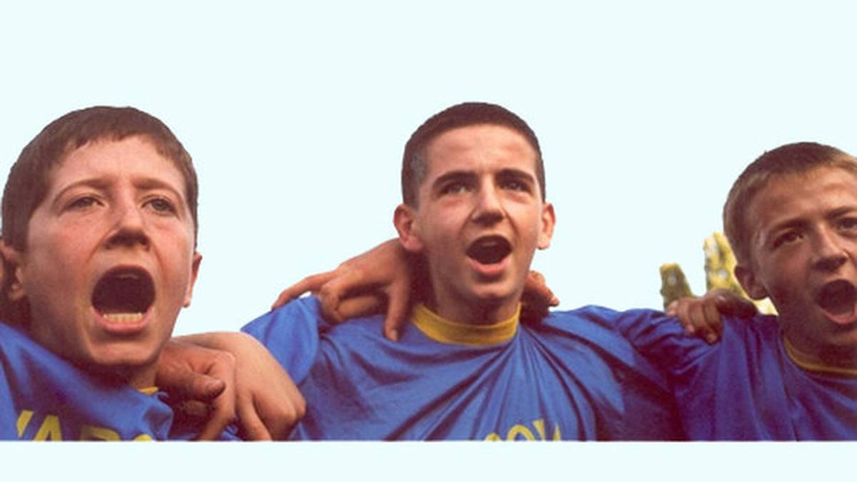 Im Jahr 2000 bejubelt Teenager Lewandowski (l.) die Meisterschaft seines Klubs. 2005 dann klopft endlich ein namhafter Verein an Lewandowskis Tür...