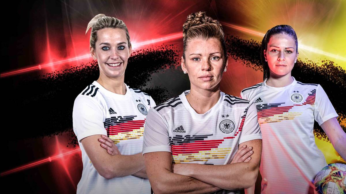 Bundestrainerin Martina Voss-Tecklenburg will die deutsche Frauen-Nationalmannschaft nach 2003 und 2007 zum dritten WM-Titel führen. Im Kader für die Weltmeisterschaft in Frankreich setzt sie neben bewährten Nationalspielerinnen auch auf einige Überraschungen. SPORT1 zeigt das DFB-Aufgebot für die Frauen-WM 2019. 