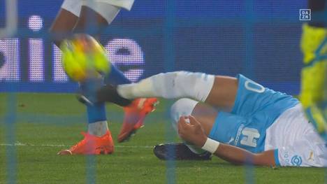 Mit dem ersten Torschuss entscheidet Marseille die Partie gegen Strasbourg. Dabei ist es vor allem die Vorarbeit, die alle ins Staunen versetzt.