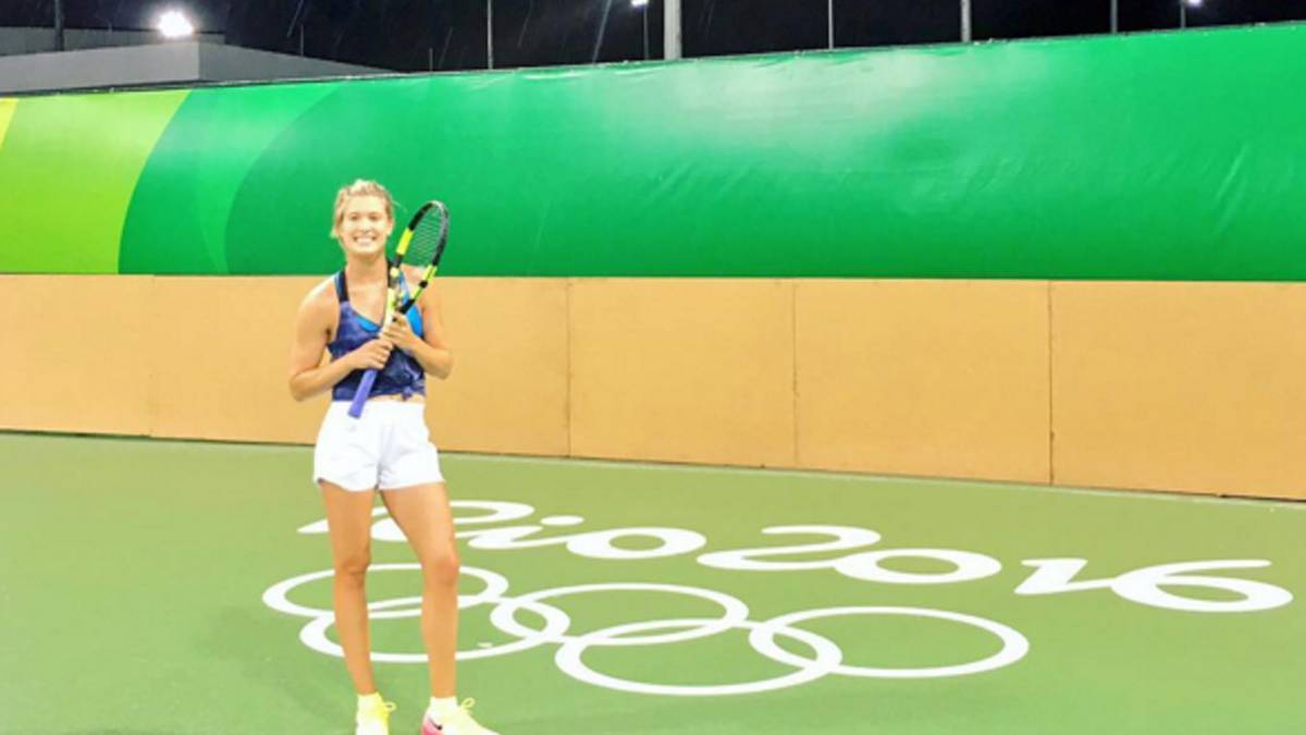 Tennis-Beauty Genie Bouchard lässt sich auch vom Regen die Laune nicht verderben