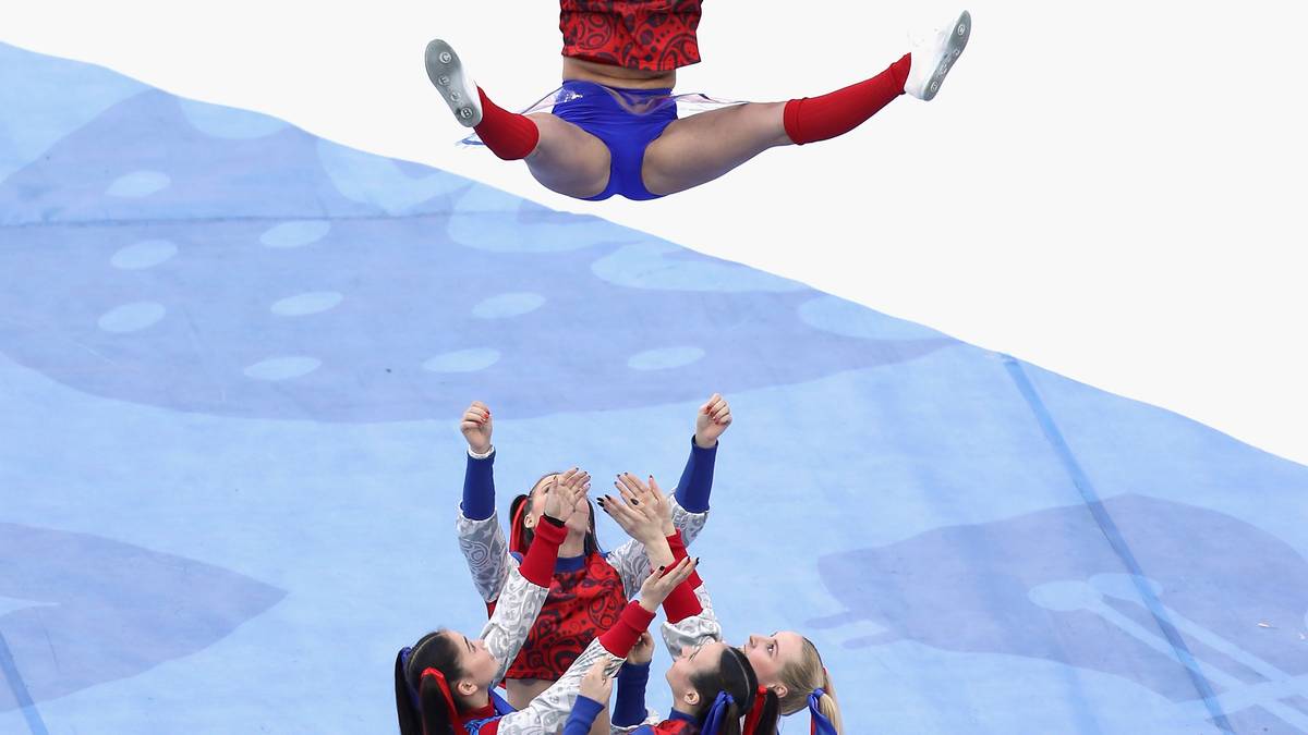 Und auch russische Akrobatik ist zu sehen. Diese ist seit jeher ein großer Teil der Kultur